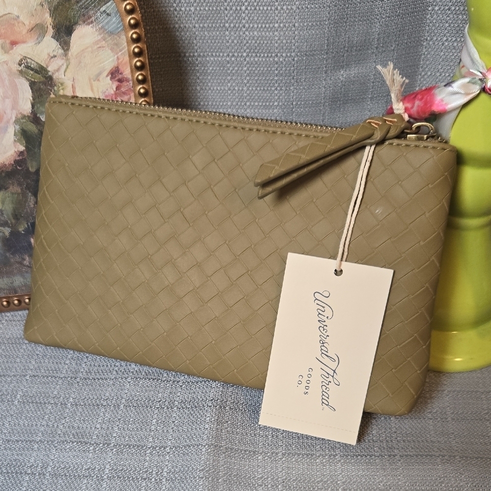 Green Woven Pouch Bag 9x5 NWT - Universal Threads
